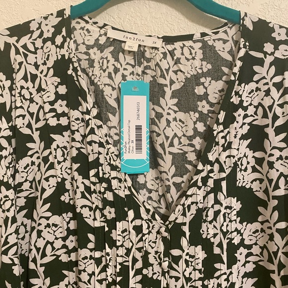 NEW✨Stitch Fix Floral Top - Picture 11 of 11